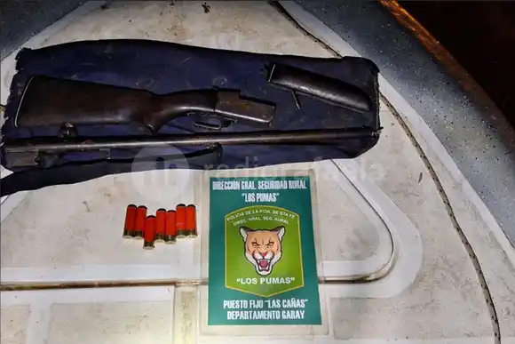 En un patrullaje, “Los Pumas” atraparon a un hombre en una embarcación con una escopeta sin papeles