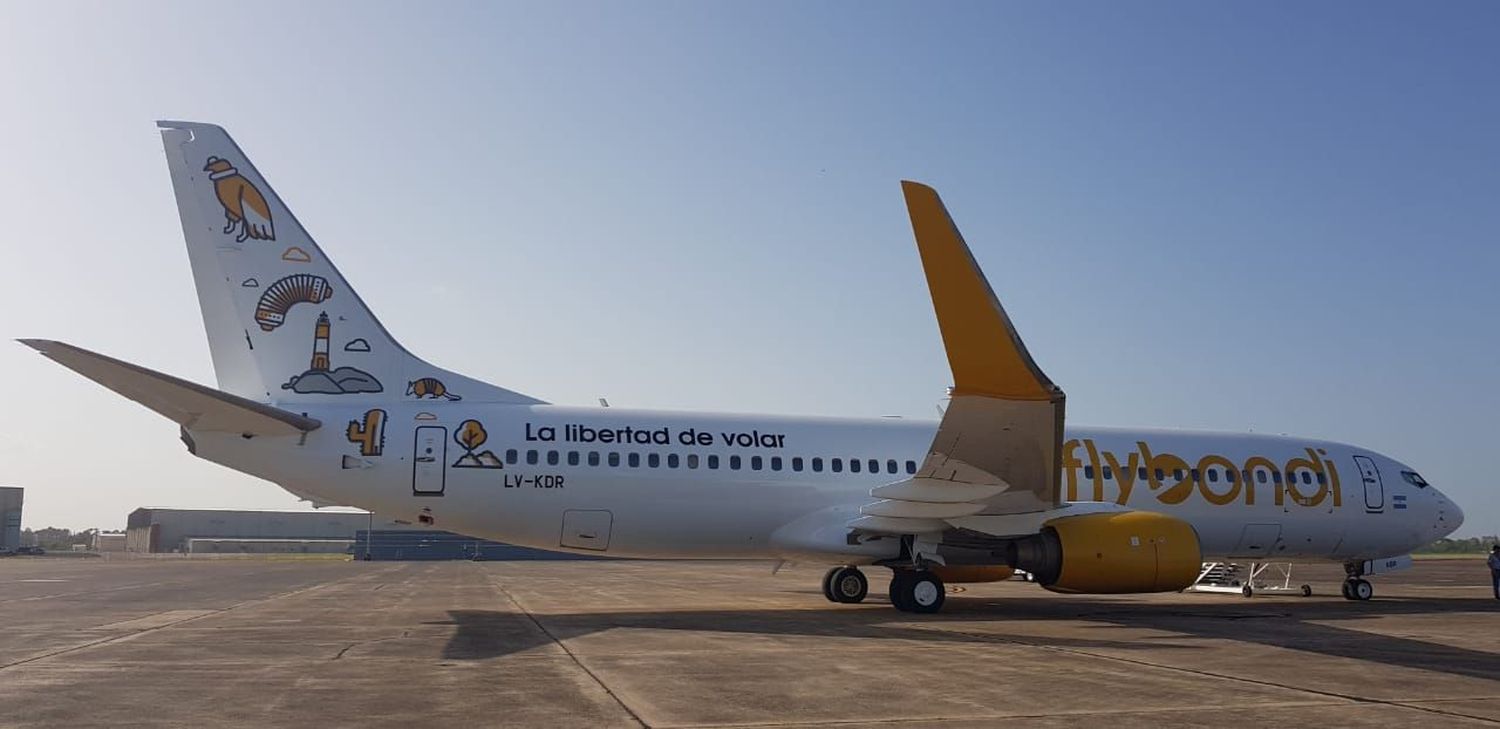 Llegó al Aeroparque Jorge Newbery el nuevo Boeing 737-800 de Flybondi