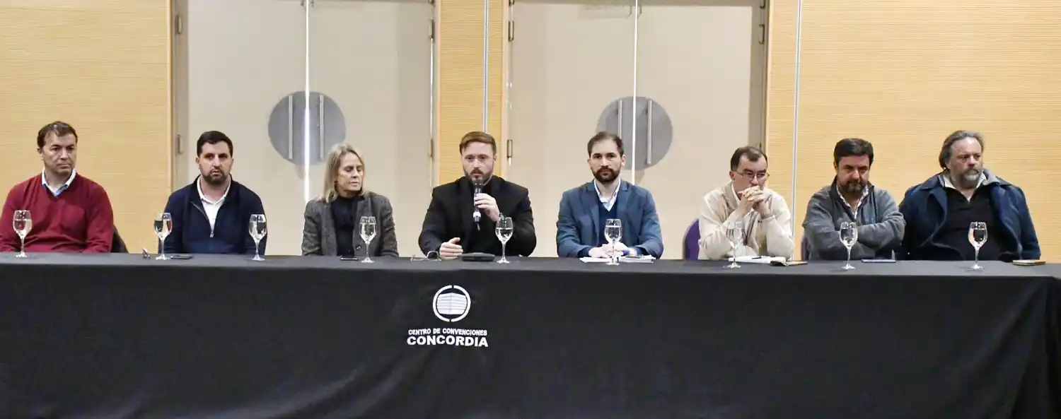 Azcué encabezó una reunión de gabinete ampliada y analizó el impacto del contexto económico en la gestión municipal