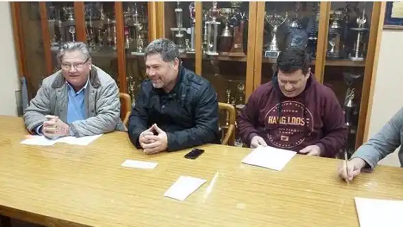 Fascendini entregó fondos a clubes deportivos