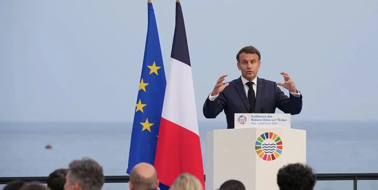 Macron defendió el multilateralismo y rechazó la “venta” de mares y Groenlandia. Foto: Reuters