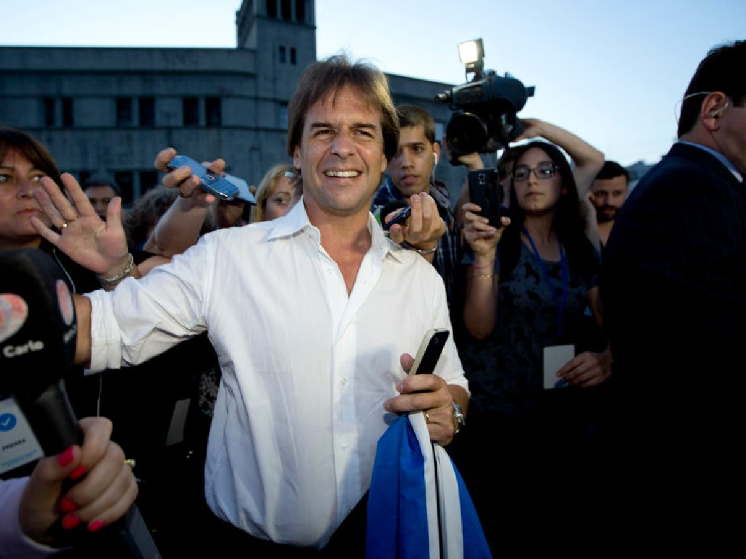 Uruguay: ganó Luis Lacalle Pou pero hay suspenso en el anuncio