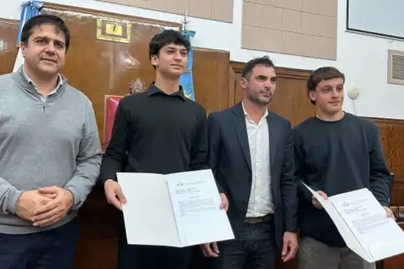 Dos jóvenes talentos del hockey marplatense fueron reconocidos en el Concejo