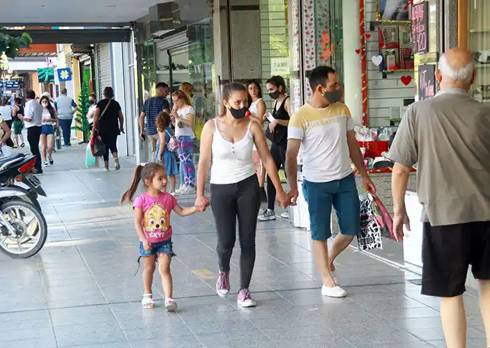 Las ventas por las fiestas reactivan la actividad comercial