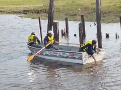 Un auto cayó al arroyo Paranacito: hallaron un cuerpo y continúa la búsqueda