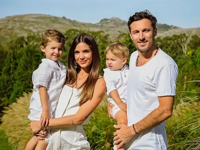 Juan "Pico" Mónaco junto a Diana Arnopoulos y sus dos hijos (Foto: Instagram)