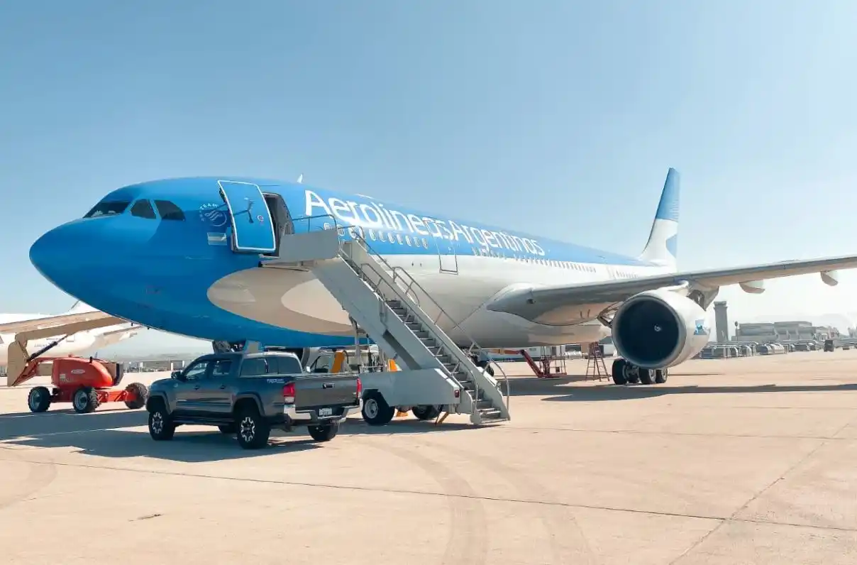 Aerolíneas Argentinas reprograma un centenar de vuelos por una medida de fuerza que afecta a más de 12 mil pasajeros