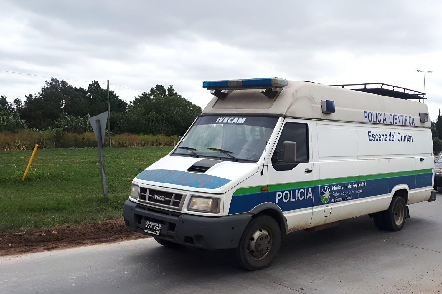 Policía Científica trabajó en la macabra escena del crimen.