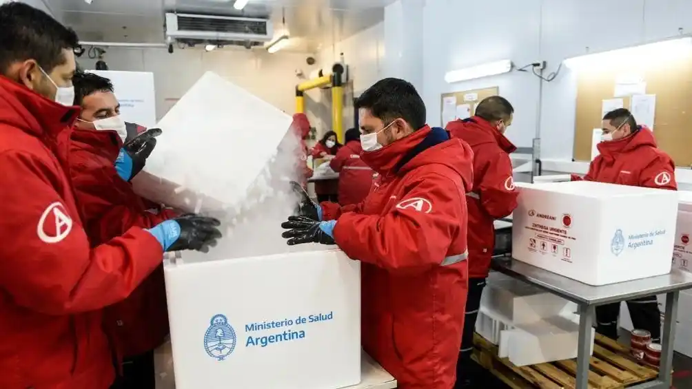 El Gobierno distribuye 680.000 dosis de AstraZeneca entre las provincias