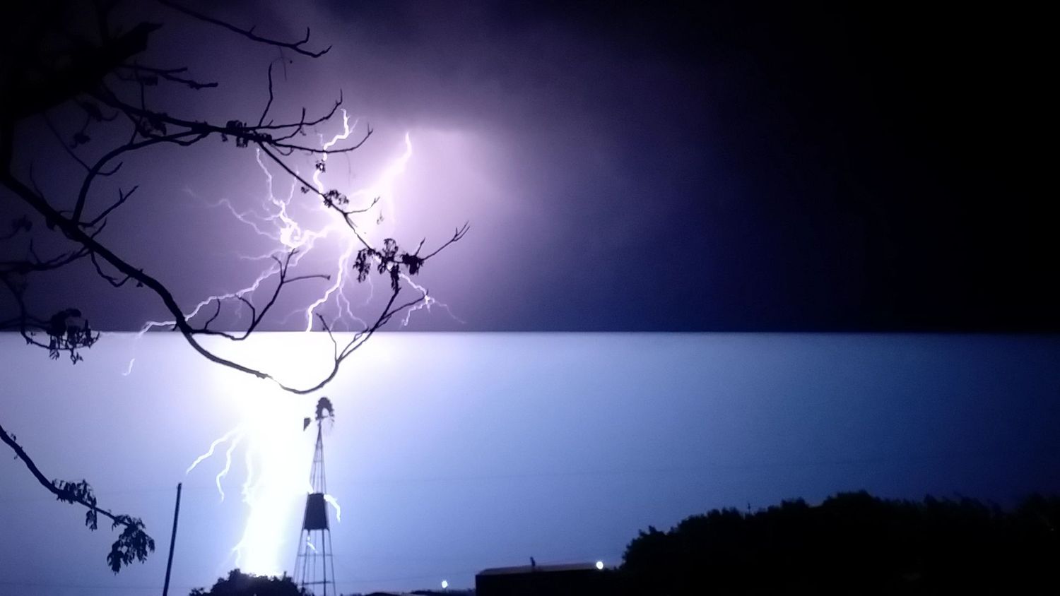 El registro de Vanina de la tormenta eléctrica del martes