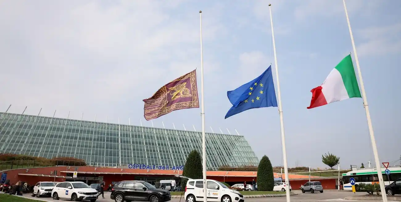 Por las víctimas: en las localidades cercanas, las banderas fueron izadas a media asta.