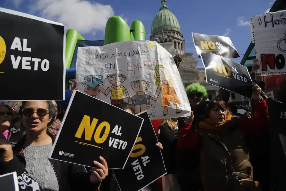 Golpe al gobierno: un juez de Campana lo obliga a aplicar la emergencia en discapacidad