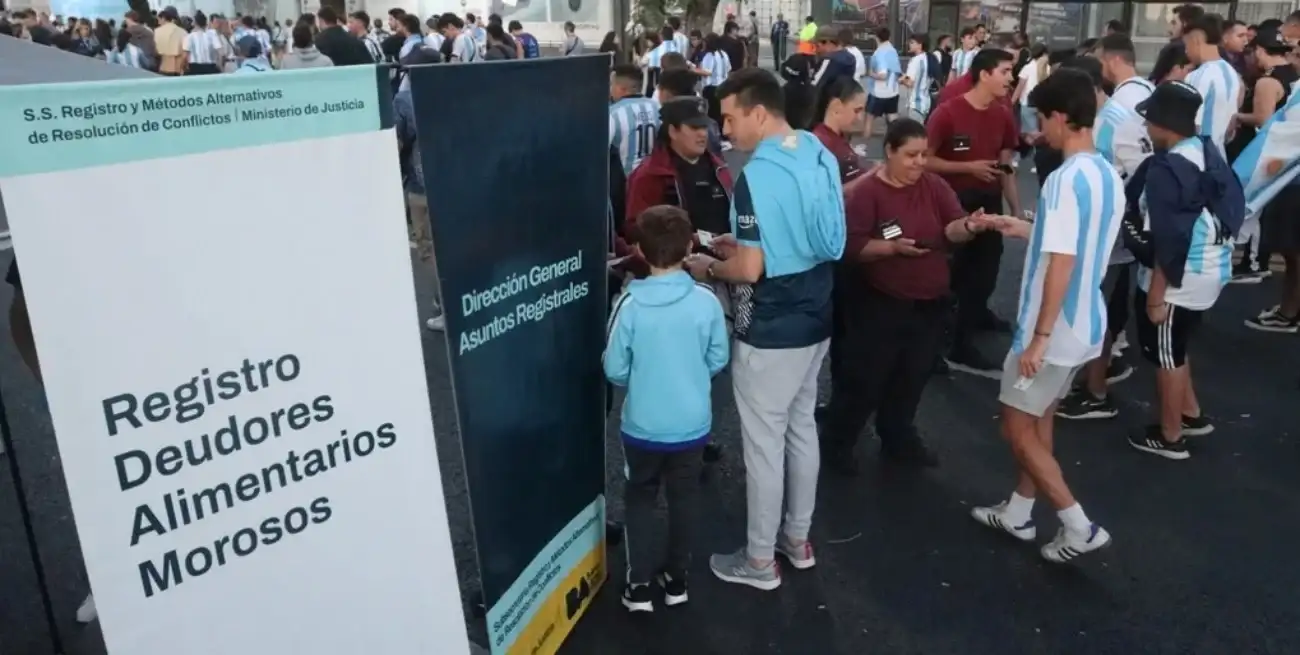 El programa Tribuna Segura impedirá el ingreso a estadios de fútbol a personas registradas como deudores alimentarios morosos.