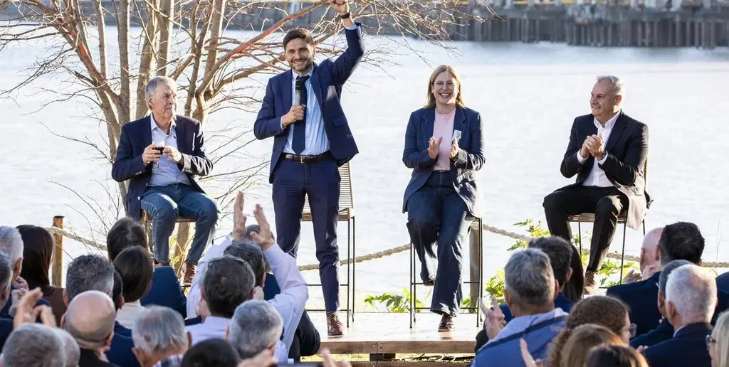 El acto se llevó a cabo en el puerto santafesino, todo un símbolo.