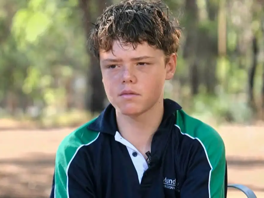 Esta imagen, tomada de un video, muestra a Austin Appelbee siendo entrevistado en Quindalup, Australia Occidental, el martes 3 de febrero de 2026. (ABC vía AP).