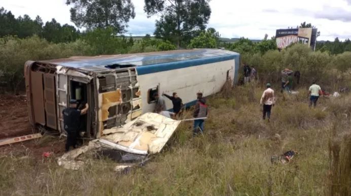 Tragedia en la Ruta Nº 14: siete muertos tras el vuelco de un colectivo
