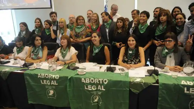 Aborto: Dos diputados cambiaron de postura y permitirían la aprobación