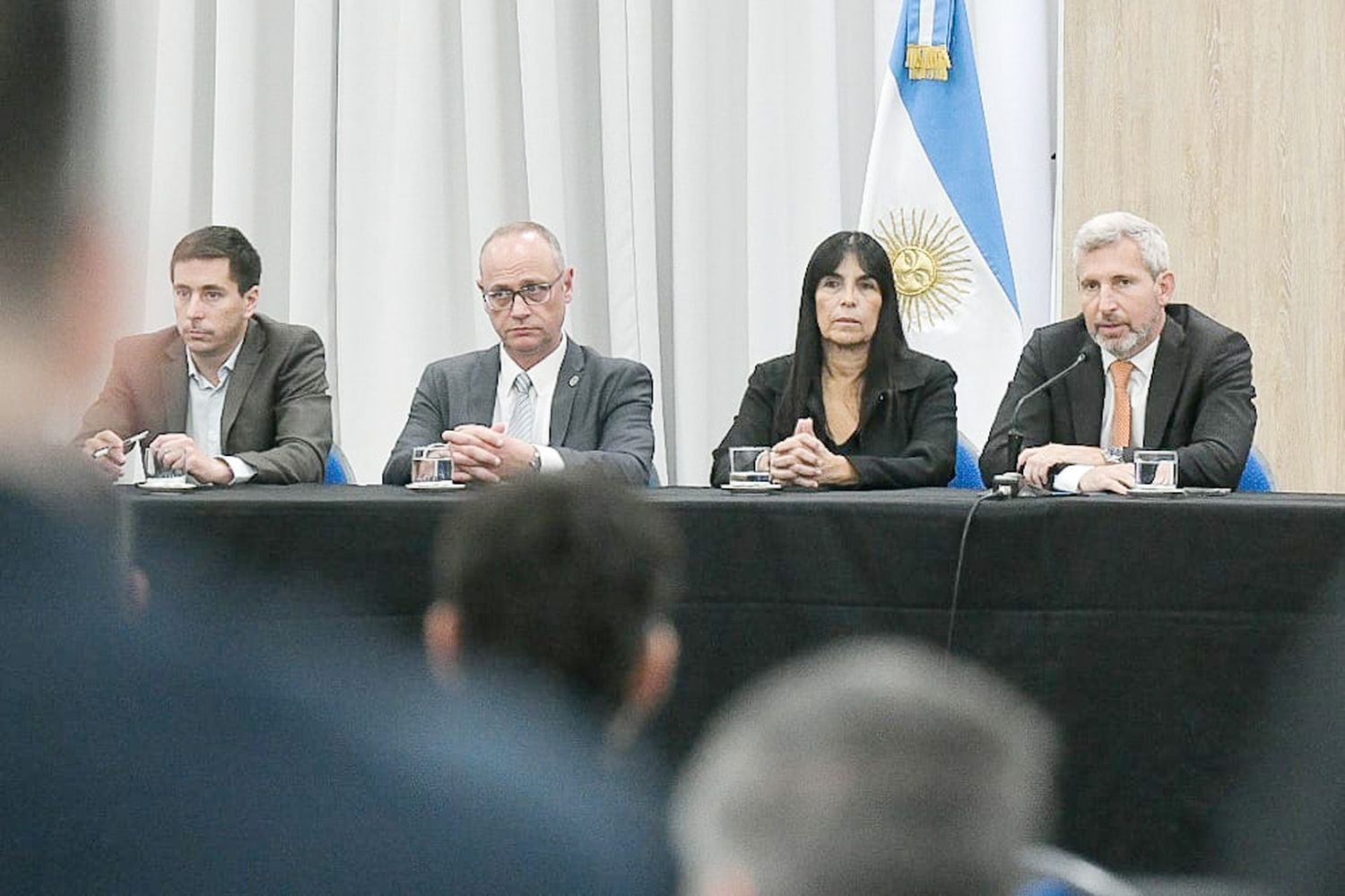 El gobierno presentó su propuesta de Reforma Política y convocó a la oposición a consensuarla