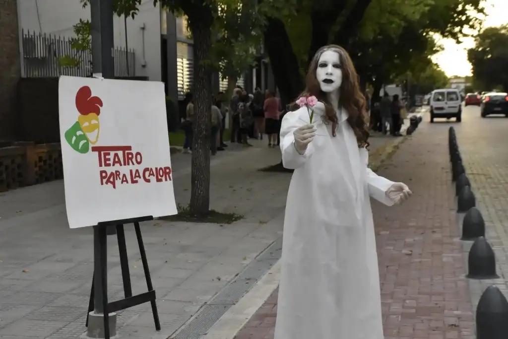 Comienza la edición 2026 de “Teatro para la Calor” con funciones gratuitas en el Salón Municipal
