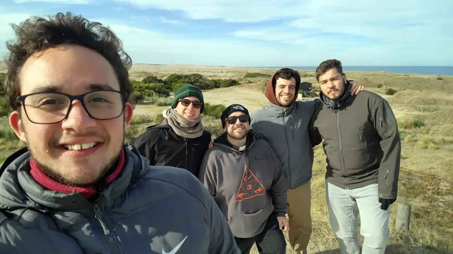 En Costa Bonita. Los cuatro seminaristas junto a Domench