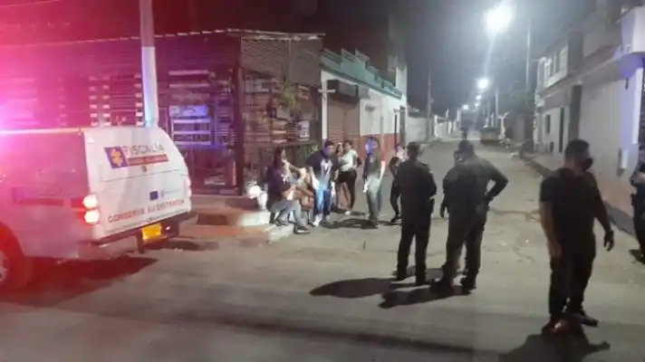 UN MUERTO Y OTRO HERIDO: sicario disparó contra dos jóvenes venezolanos frente a un restaurante en Cúcuta