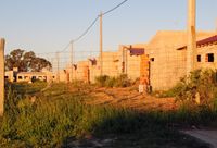 Luego de tres años de haberse detenido la obra, reiniciaron los trabajos en el barrio de los municipales