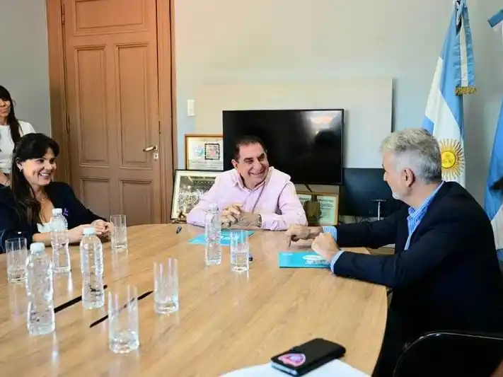 El intendente Jofré firmó convenio que ofrece
terminalidad del secundario a municipales