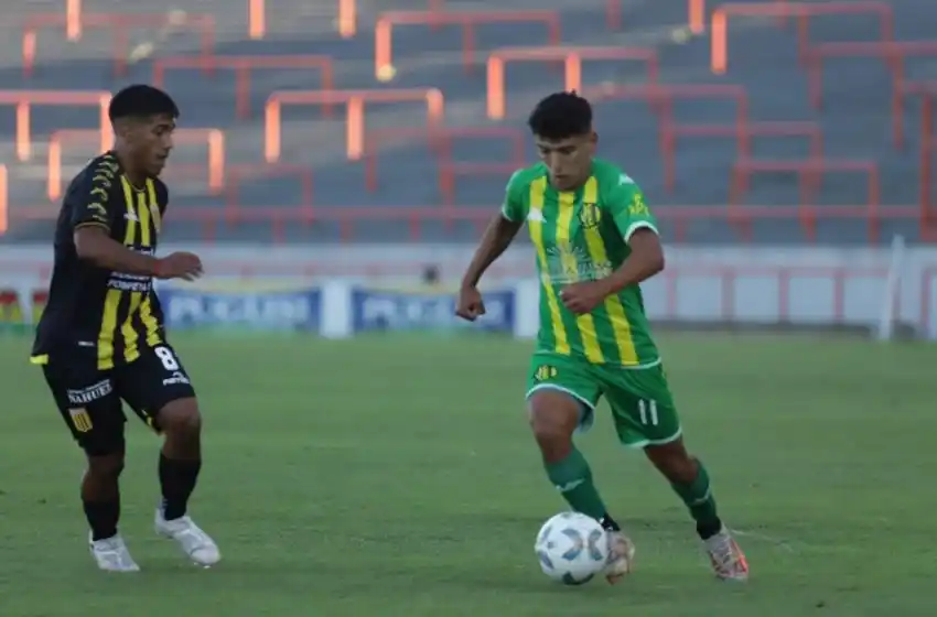 Nicolás Laméndola con la pelota en el pie (Foto: Florencia Arroyos)