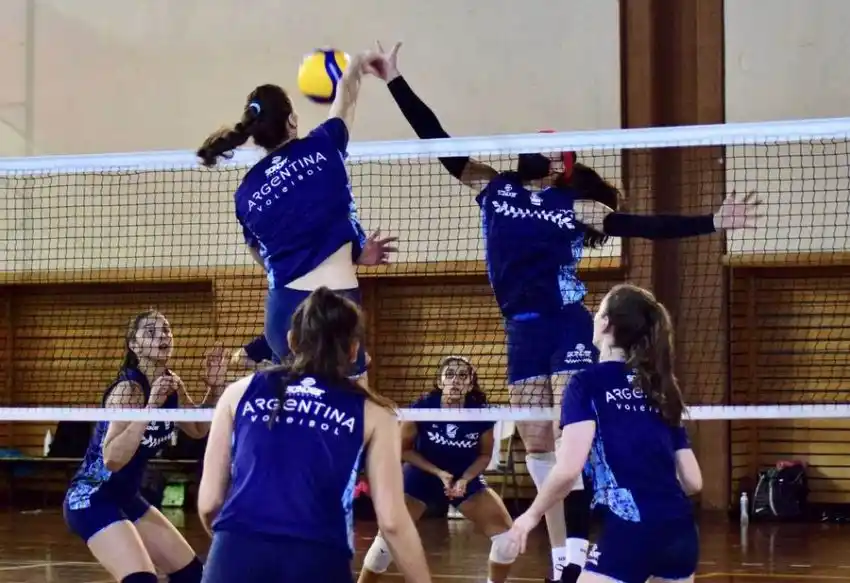 Sosa y Palacios trabajan en los seleccionados argentinos