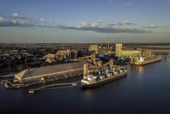 Pulseada por el GNL: sectores de la Justicia y los medios, en la mira