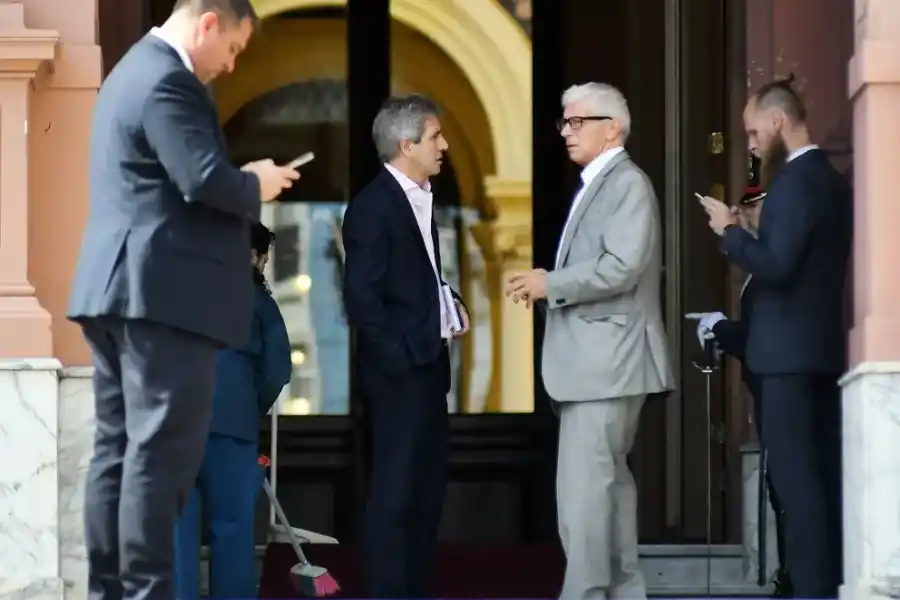 Sin Milei ministros se reunieron con Caputo  con foco en la Comisión Bicameral que tratará el DNU