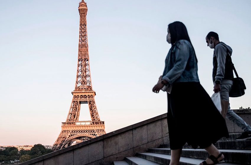 Francia extiende el toque de queda en las zonas con más casos de coronavirus