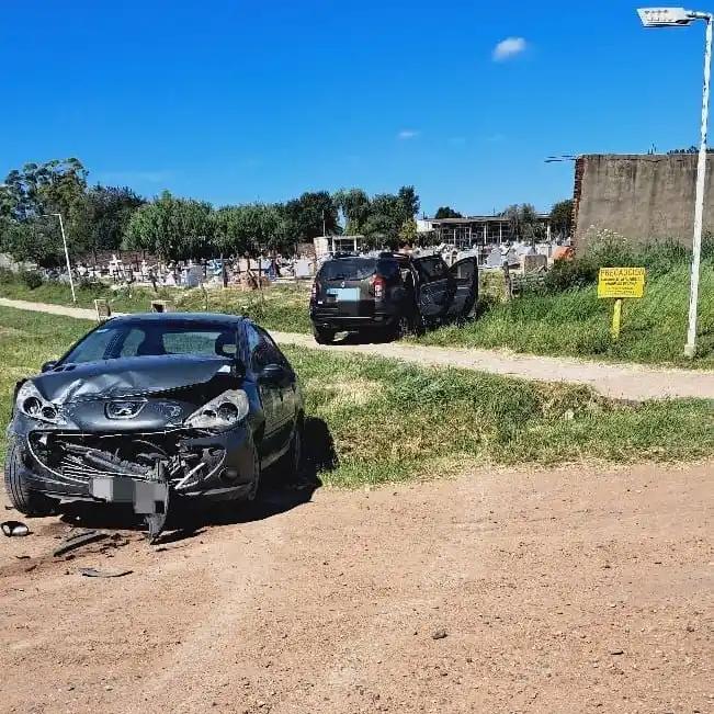 Fuerte choque en la zona del cementerio: dos conductores con lesiones leves
