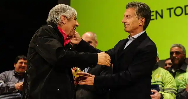 Al final, Moyano irá mañana a la reunión con Macri