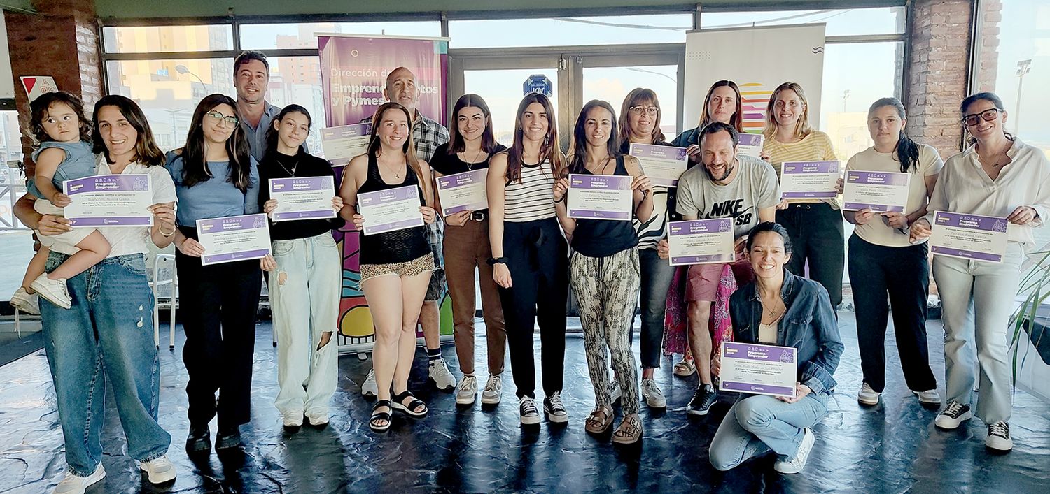 Certificados. Reciben emprendedores y profesionales