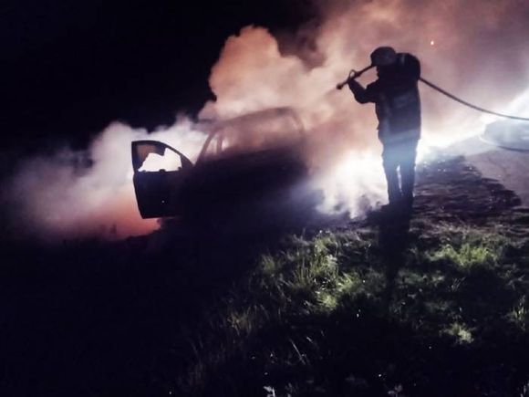 Un auto se incendió en  la Ruta N°14