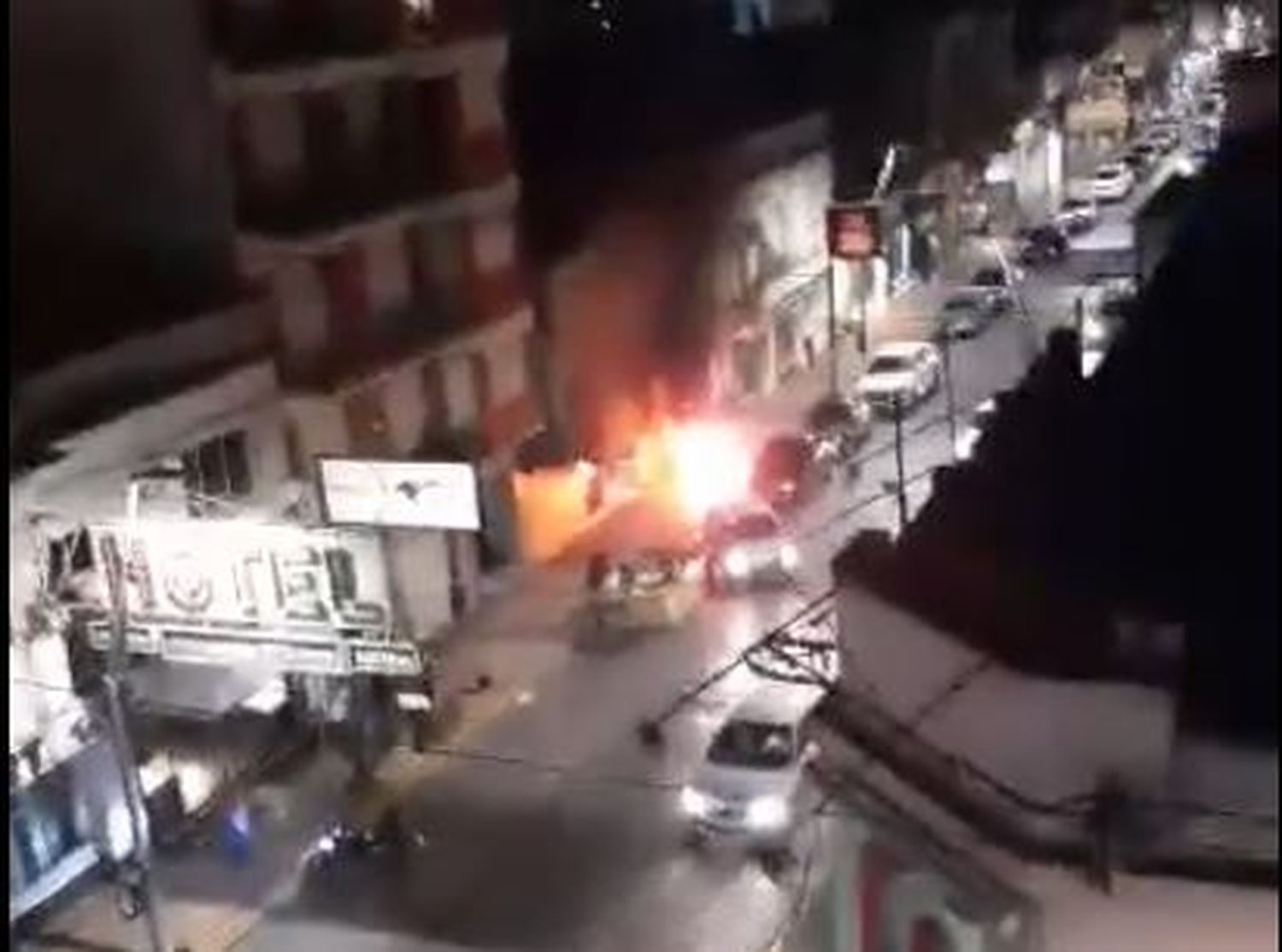 Robaron una moto en pleno centro y la prendieron fuego dos cuadras después