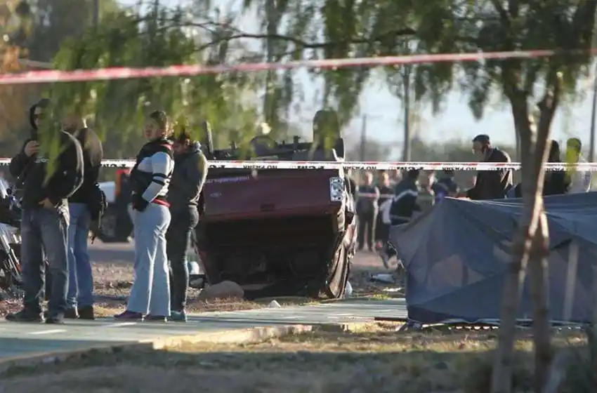 Apuñaló a su mujer embarazada de gemelos y mató a dos policías al intentar huir