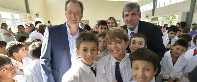 Bordet garantizó a los docentes un incremento con los salarios de marzo