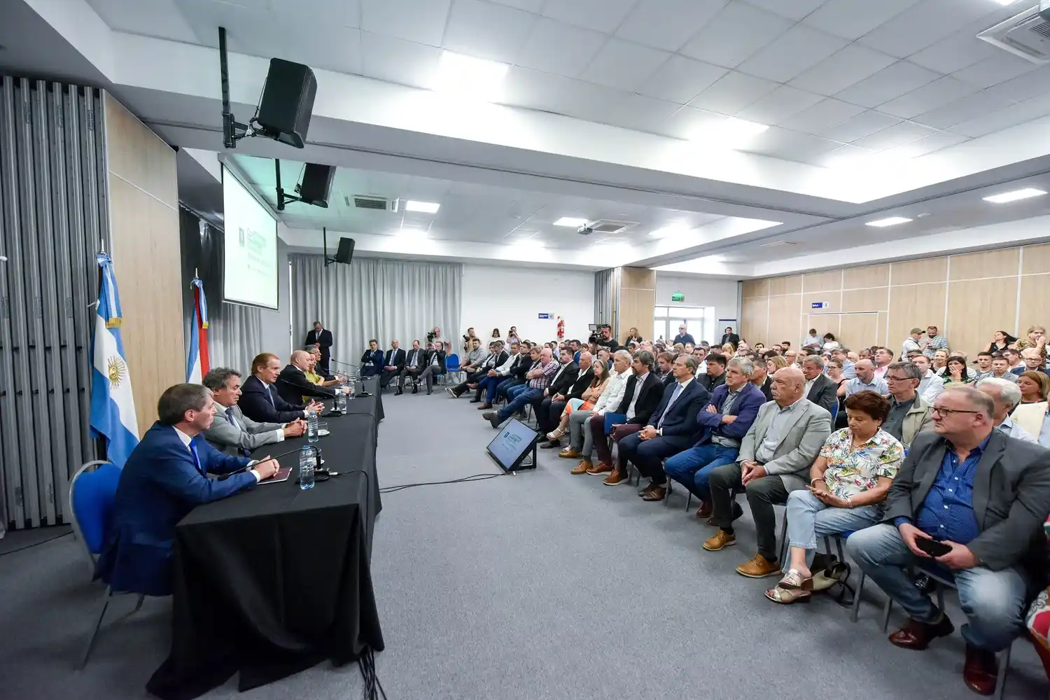 El gobernador Gustavo Bordet presentó el programa Billetera Entre Ríos