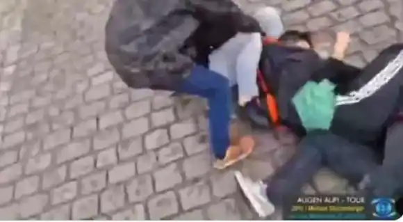 Un simpatizante religioso ataca con un cuchillo a concentración anti islamista en Alemania y deja varios heridos (+VIDEO)