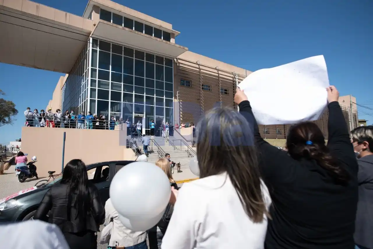 Crudos testimonios de los enfermeros de la ciudad: "De la muerte no se vuelve, tenemos miedo"