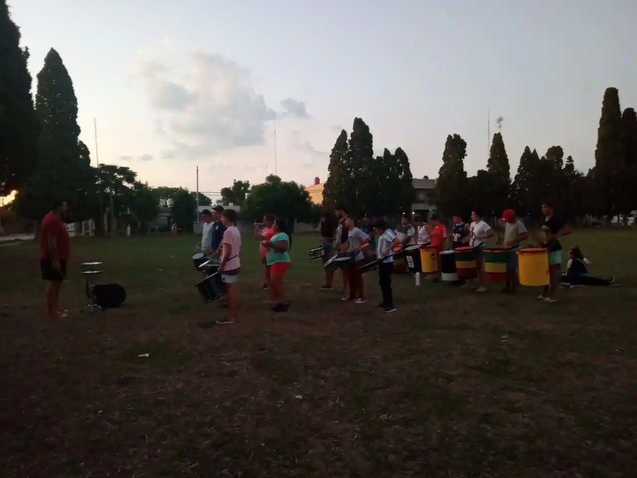 Se prepara la comparsa de San Pedro: así ensaya la batucada que dirige Esteban Salvá