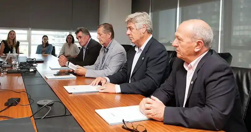 Se abordaron diversos temas de relevancia, destacando la importancia de focalizar la colaboración entre ambas áreas para promover el intercambio de conocimientos y el desarrollo de investigaciones conjuntas.