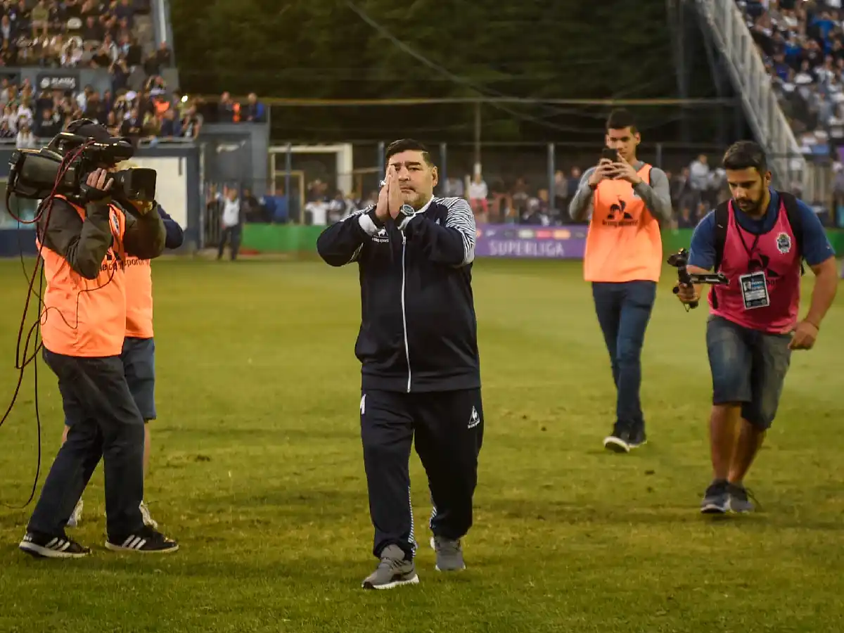 Maradona dijo que "seguro" se queda hasta junio en Gimnasia