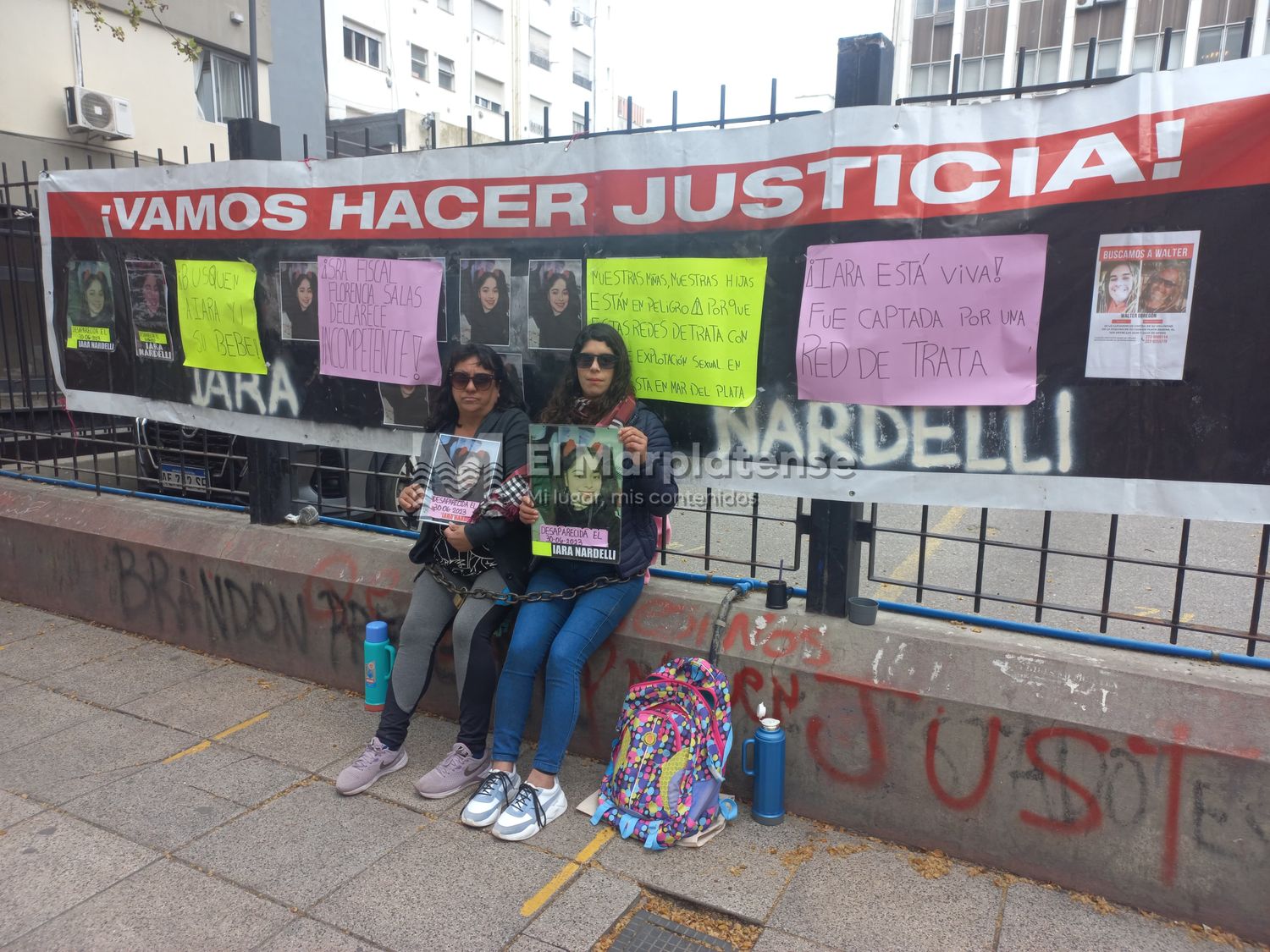 La Abuela Coraje y la mamá de Iara Nardelli permanecen encadenadas a Tribunales
