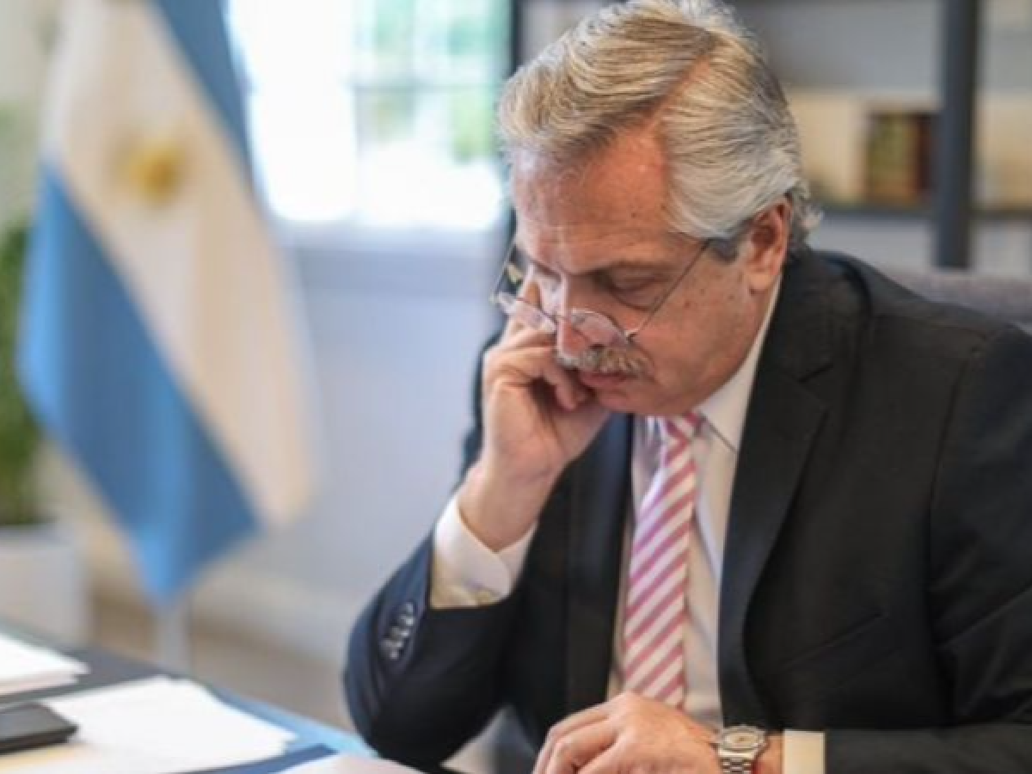 El Gobierno prorrogó el Presupuesto 2021, la prohibición de despidos y doble indemnización