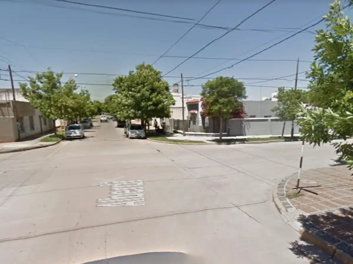 Una joven se fracturó al accidentarse en su moto