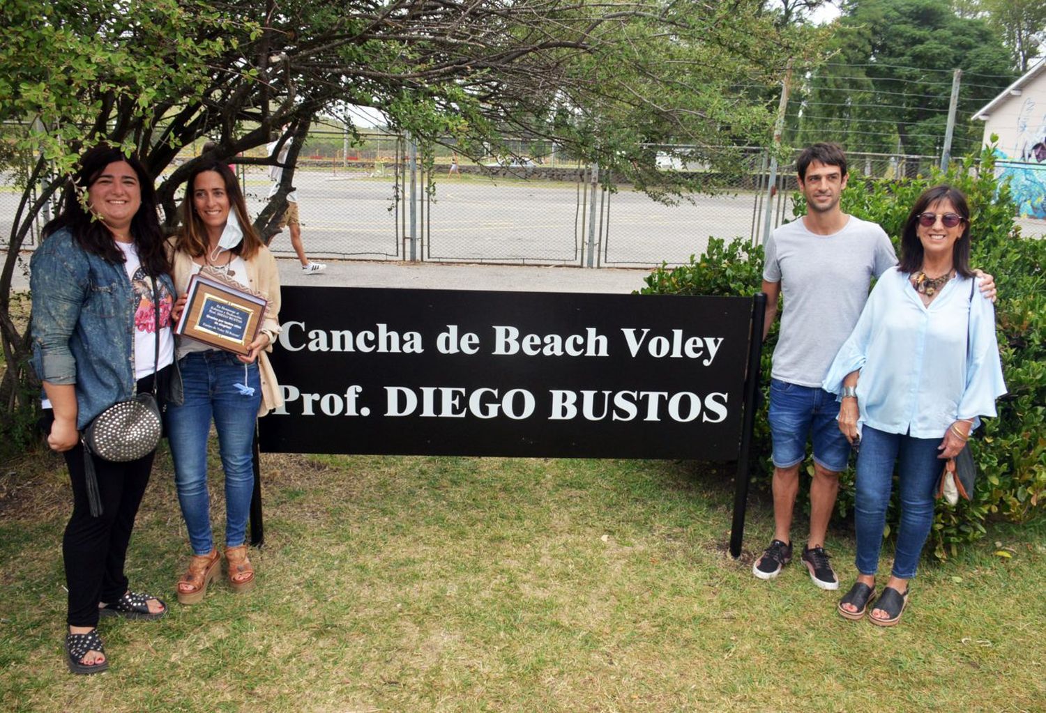 La cancha de Beach Voley del Balneario del Sol lleva el nombre del profesor Diego Bustos