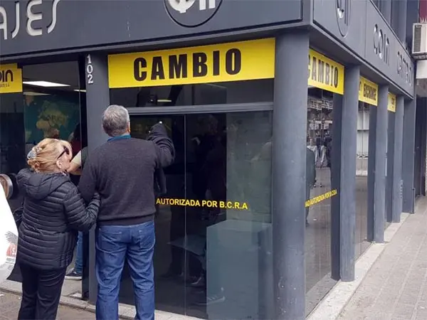 En tres días el dólar blue tuvo una suba de $23